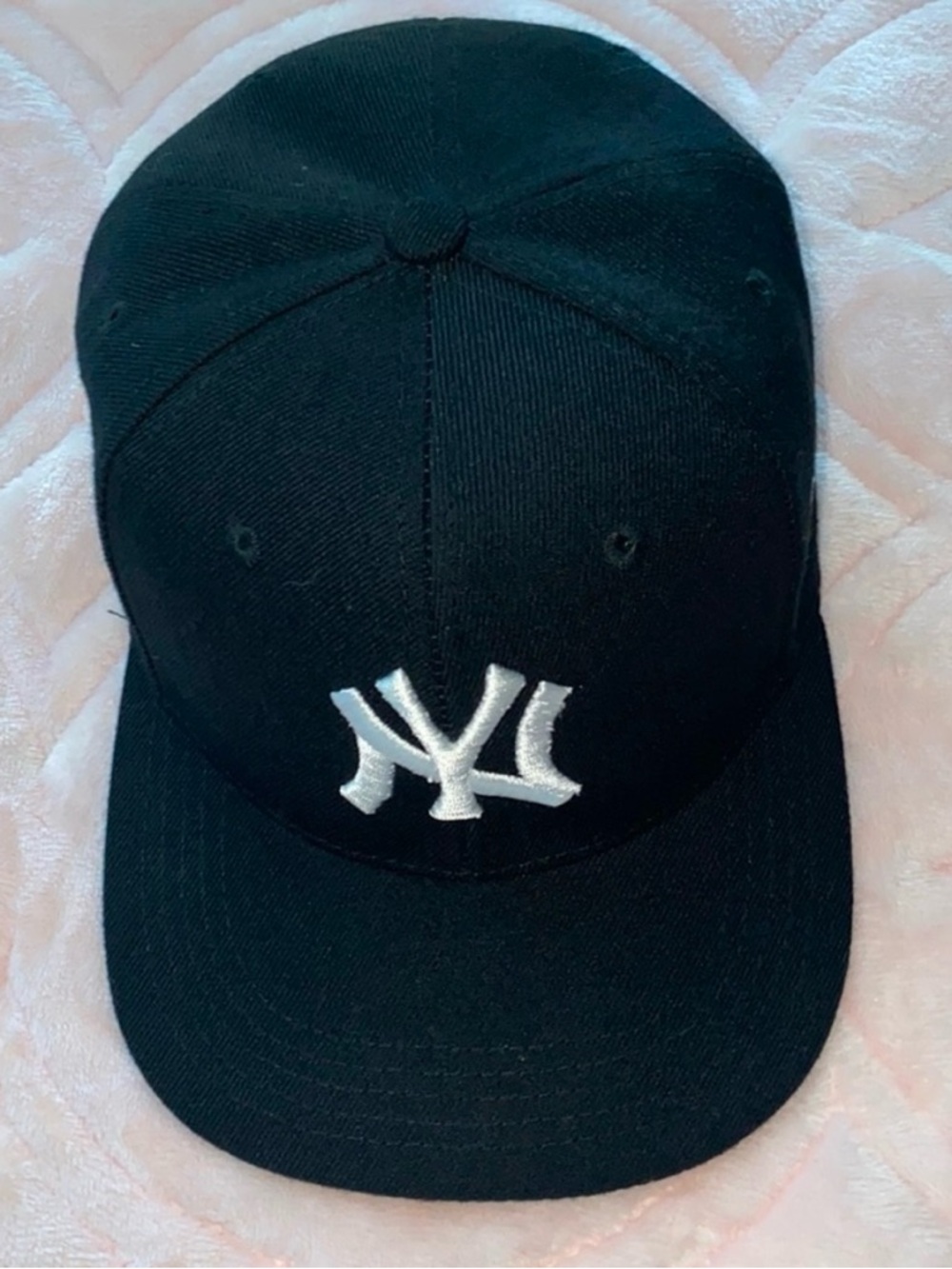 New Era Black & White New York Yankees Snapback Hat
